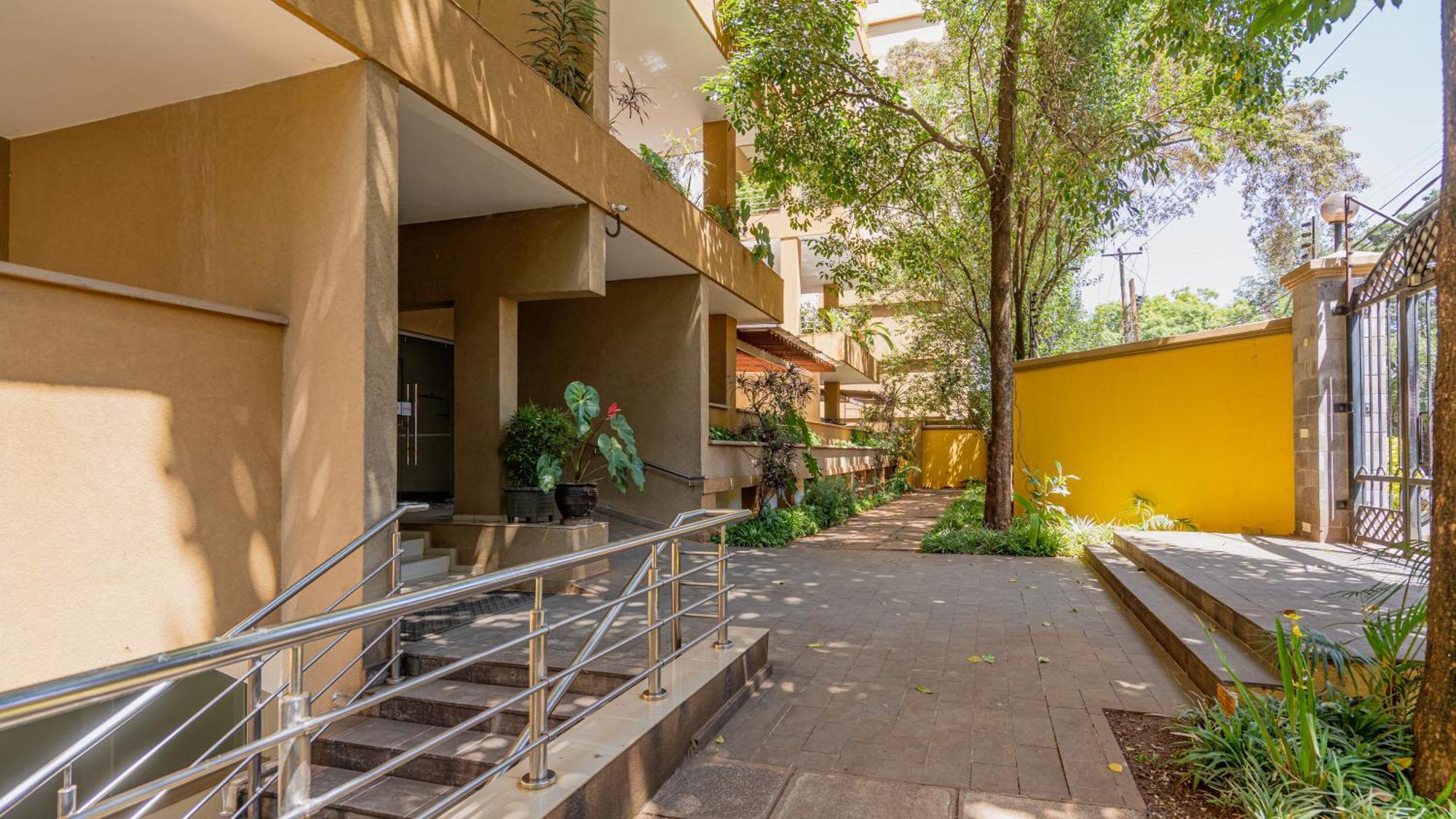 Exquisite 2 Bedroom, Lux Living At Riverside Apartament Nairobi